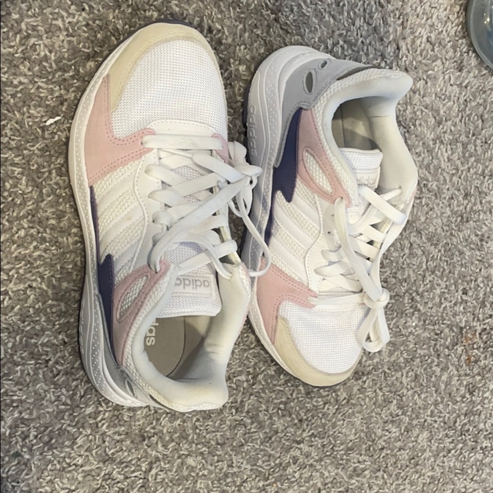 Adidas Retro! Size 7, worn but look new!